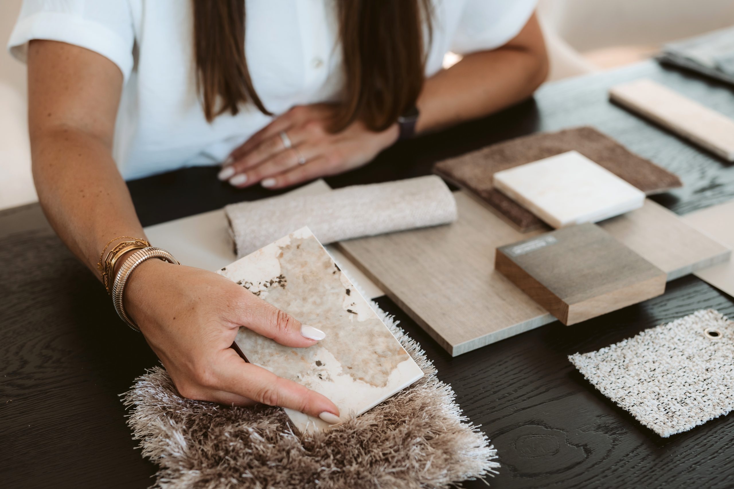 Wat is het verschil tussen een interieurstylist, interieurontwerper en interieurarchitect