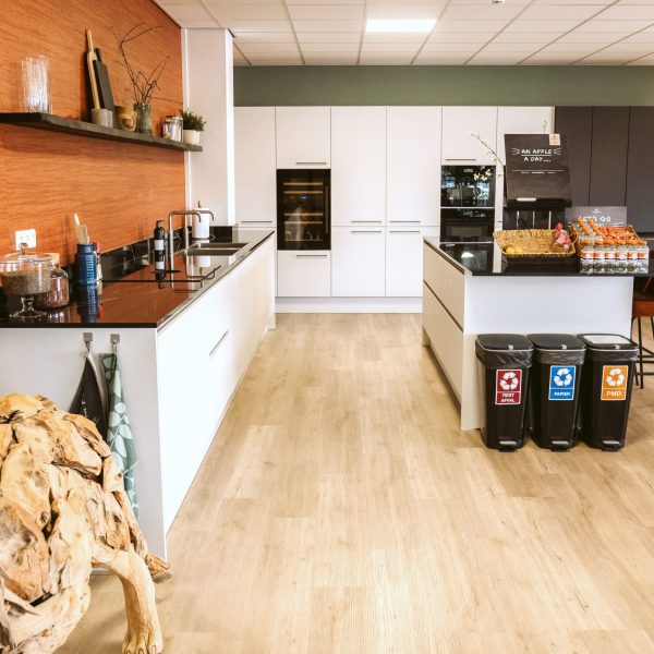 Kantoorontwerp kantine Royal Ingredients Group door Studio Tarry