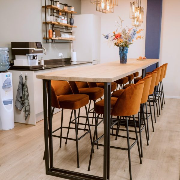 Kantoorontwerp kantine Royal Ingredients Group door Studio Tarry