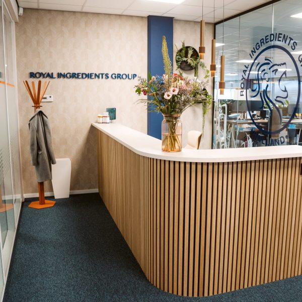 Kantoorontwerp receptie Royal Ingredients Group door Studio Tarry